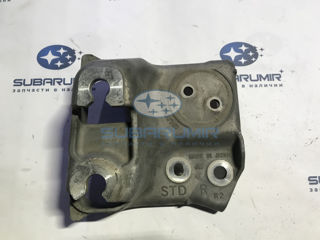 Фото автомобильной запчасти Кронштейн опоры двигателя правый B14. (оригинальный номер 41032AJ050BU)