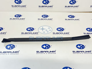 Фото автомобильной запчасти Резинка уплотнит левая на арку Forester 2012-18. (оригинальный номер 63526SG010)