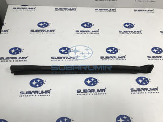 Фото автомобильной запчасти Резинка уплотнит левая на арку Forester 2018- (оригинальный номер 63526SJ010)