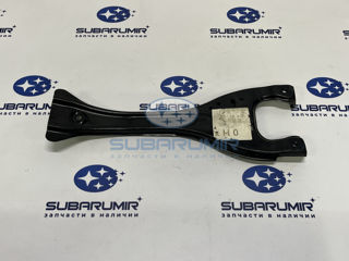 Фото автомобильной запчасти Кронштейн телевизора центральный. G11. (оригинальный номер 53040FE002)